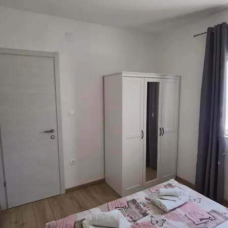 Nina Apartment Split