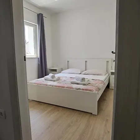 Nina Lägenhet *